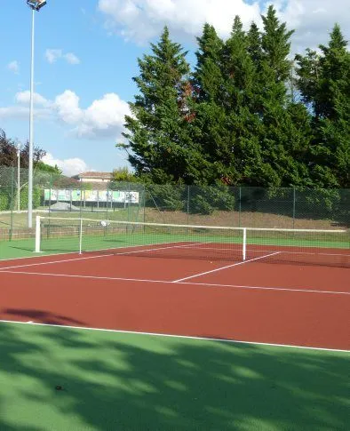Le terrain de tennis de Rebigue, chemin de Fournier Bas